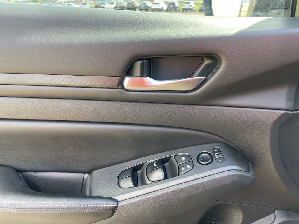 Used 2024 Nissan Altima 2.5 SV image 17