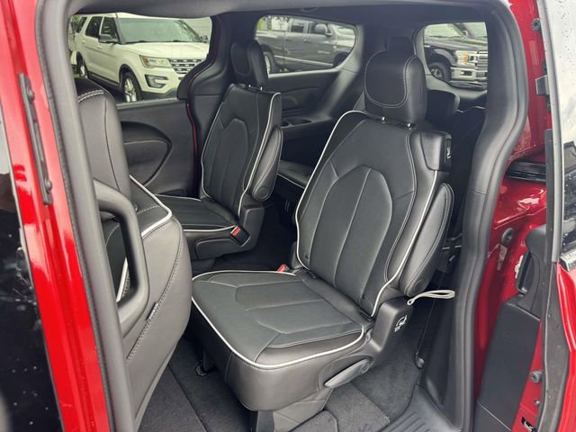 New 2026 Chrysler Pacifica Limited image 13