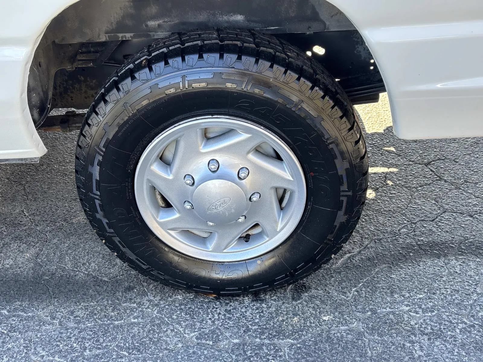 Used 2014 Ford E-350 and Econoline 350 XLT RWD image 7