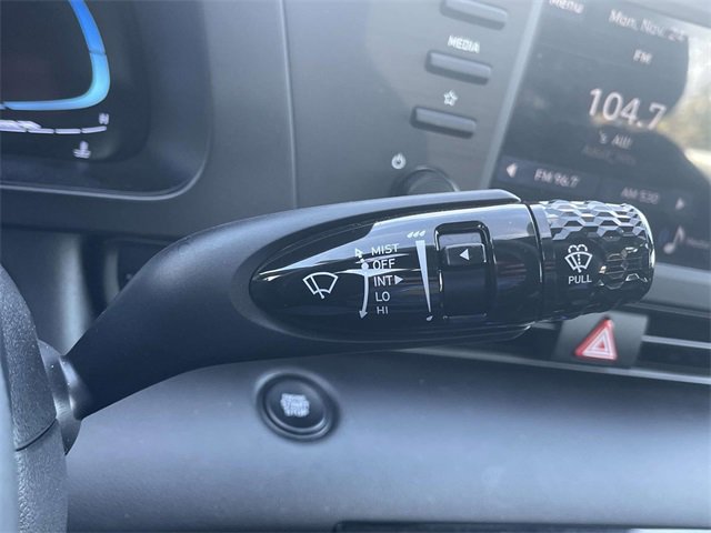 Certified 2025 Hyundai Elantra Sport image 20