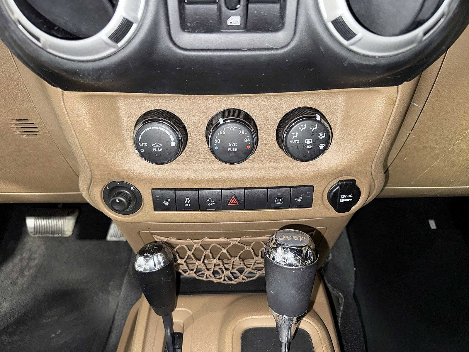 Used 2015 Jeep Wrangler Unlimited Sahara w/ Connectivity Group image 21