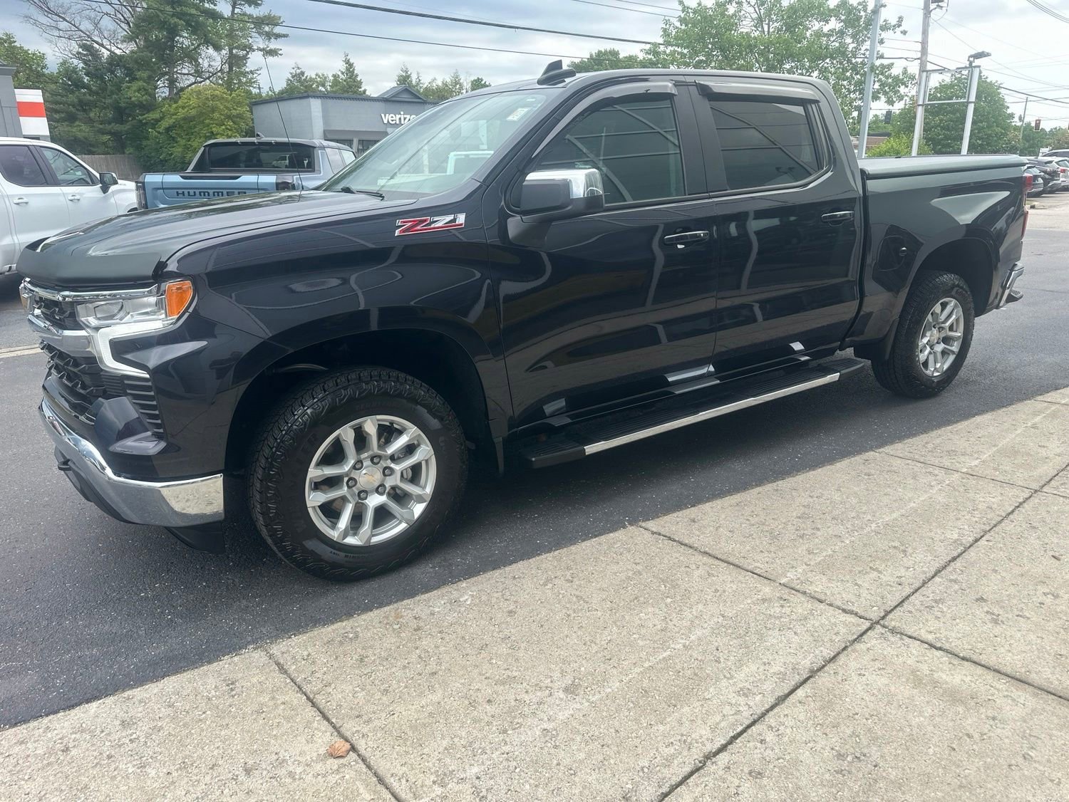 Used 2024 Chevrolet Silverado 1500 LT w/ Z71 Off-Road Package AWD/4WD image 6