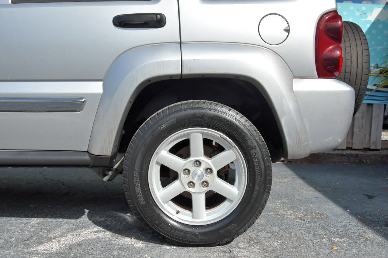 Used 2005 Jeep Liberty Limited image 10