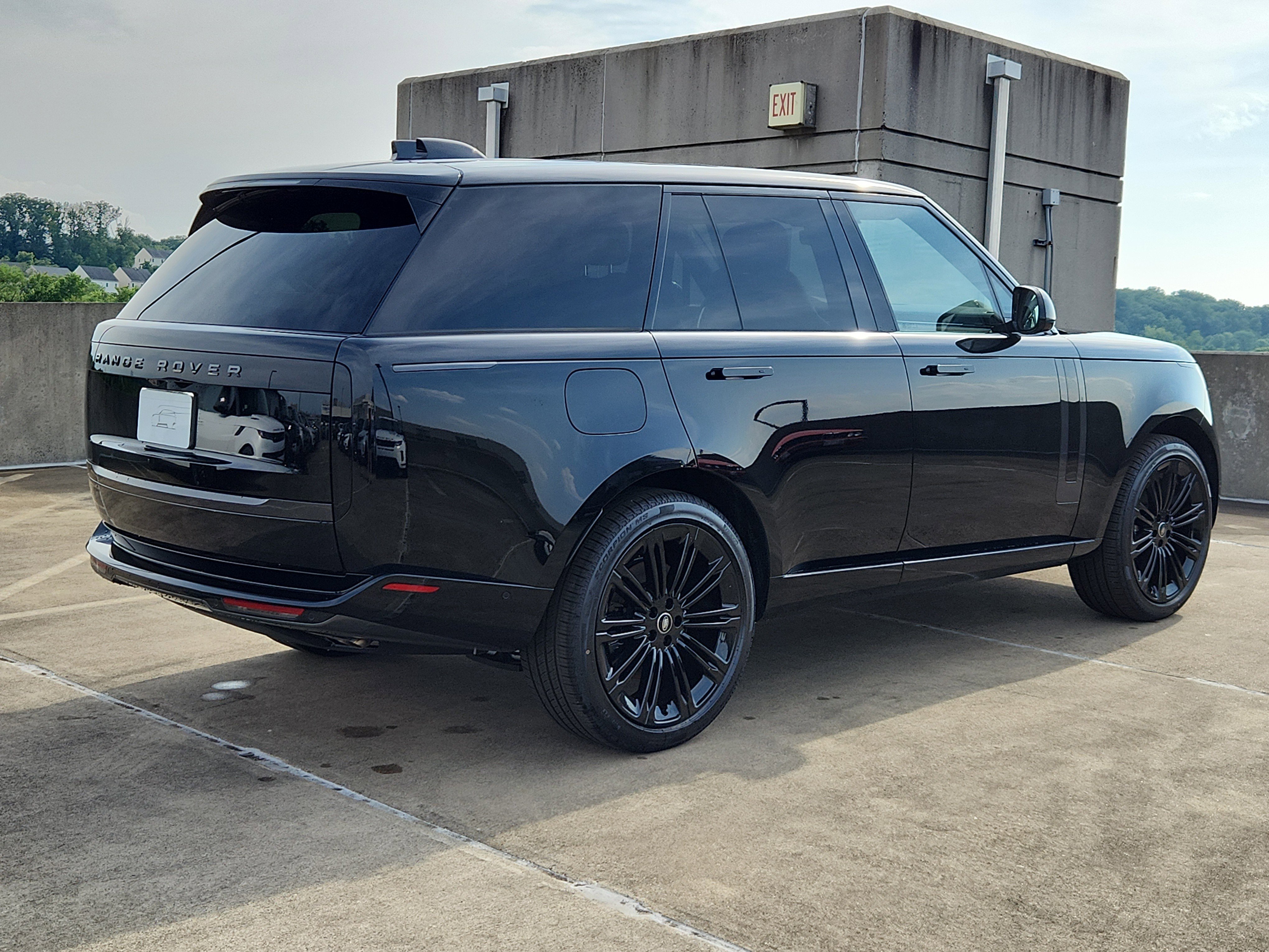 New 2025 Land Rover Range Rover SE image 2