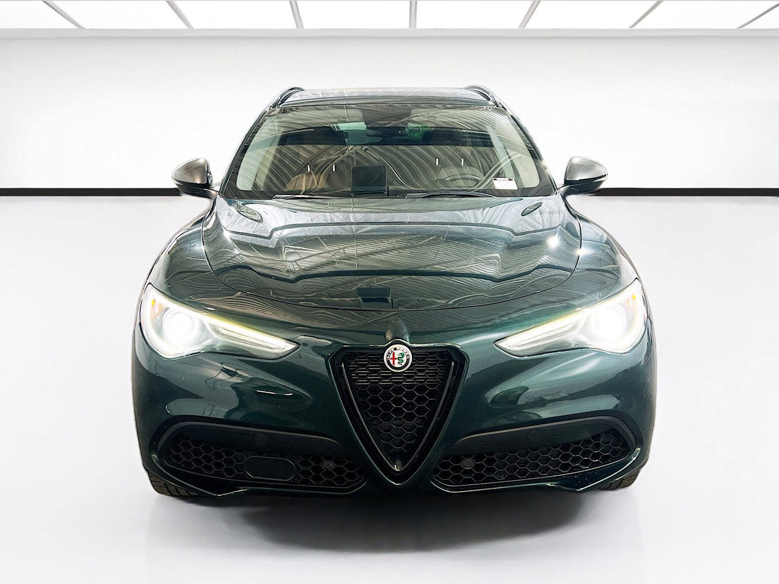 Used 2019 Alfa Romeo Stelvio Ti w/ Nero Edizione image 2