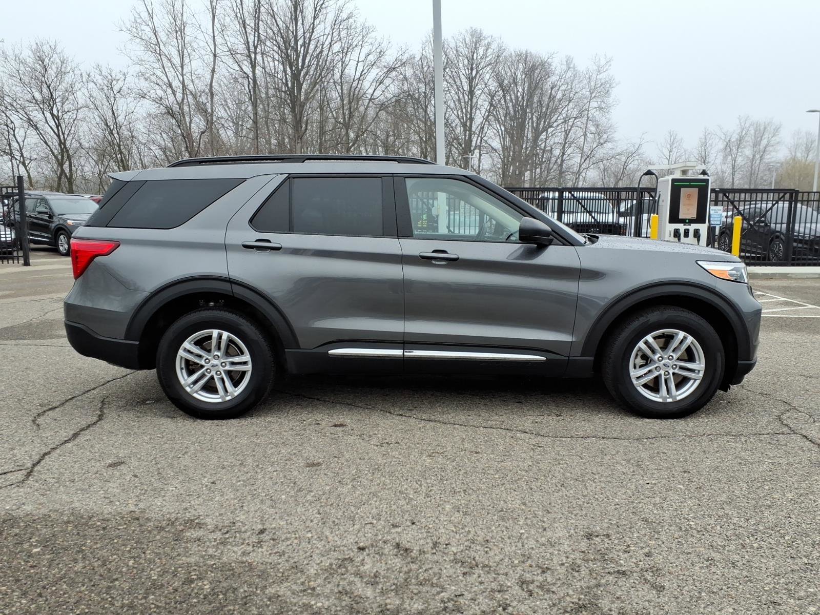 Used 2023 Ford Explorer XLT w/ Equipment Group 202A AWD/4WD image 9