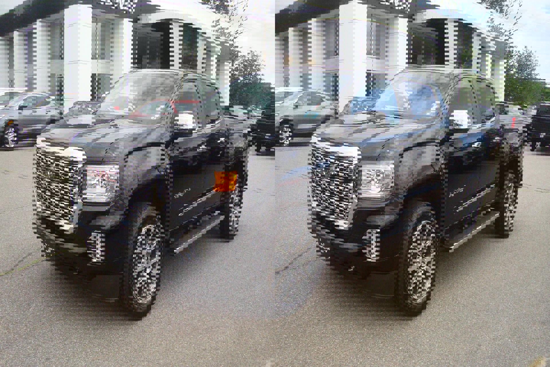 Certified 2022 GMC Canyon Denali image 1