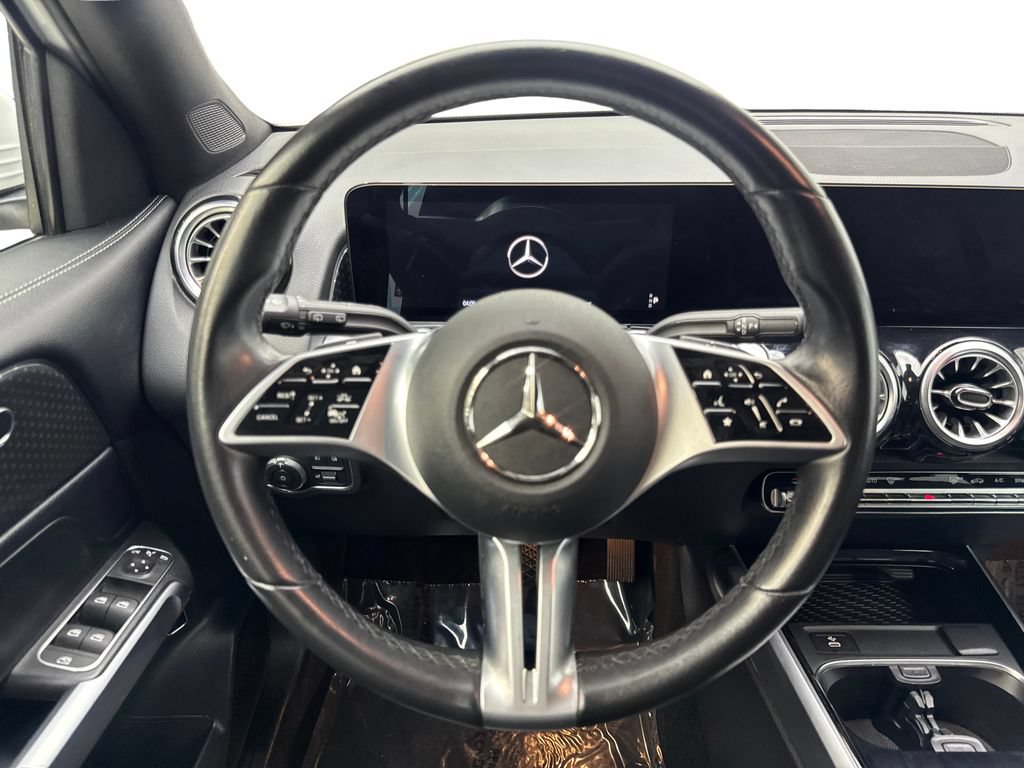 Used 2025 Mercedes-Benz GLB 250 w/ Exclusive Package image 53