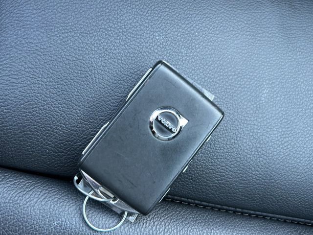 Used 2023 Volvo XC40 B5 Plus image 25