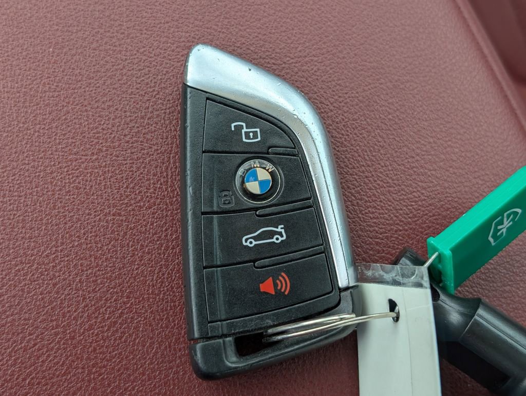 Used 2022 BMW 330i Sedan w/ Driving Assistance Package image 32