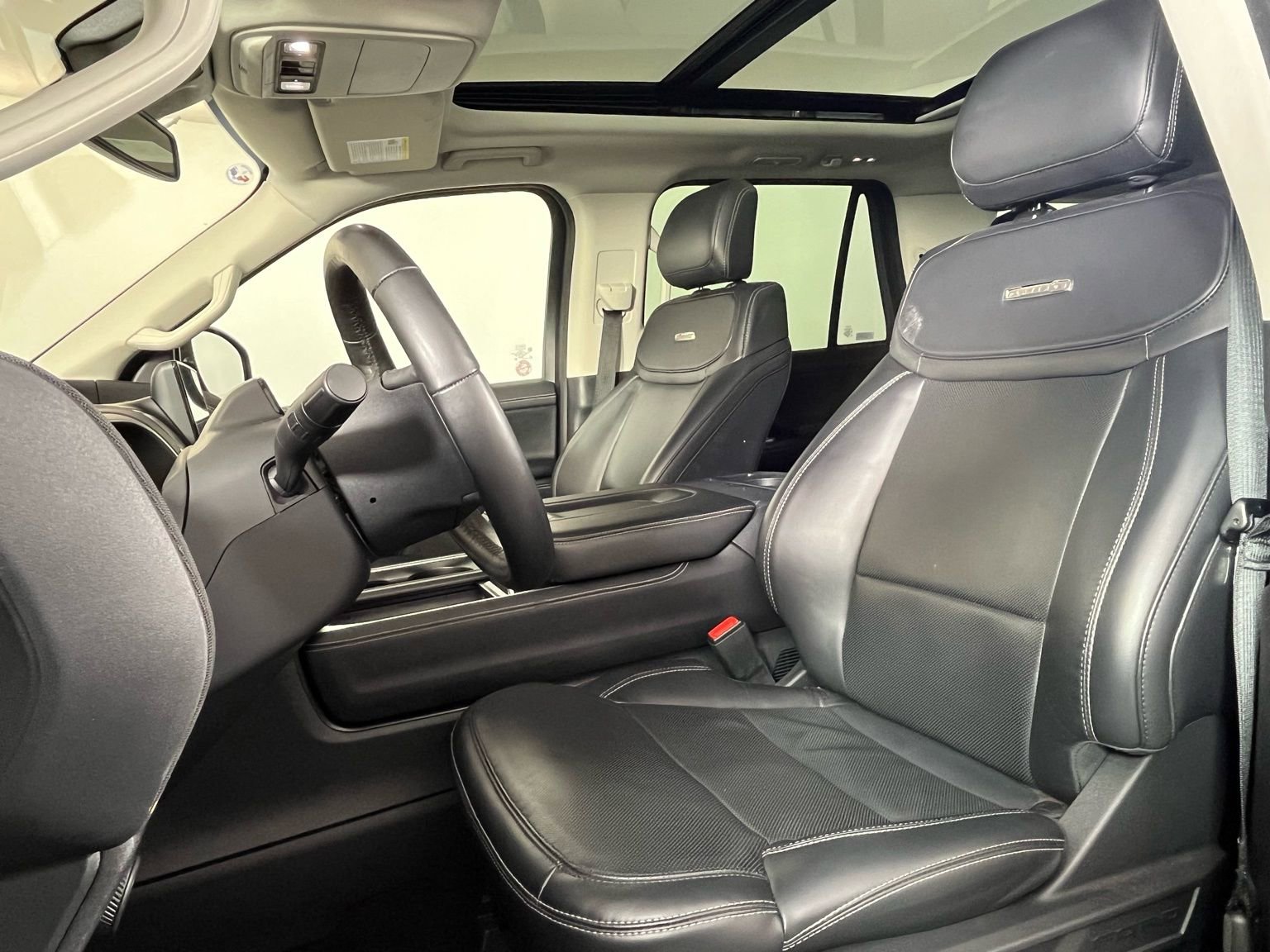 Used 2025 Ford Expedition Max Platinum image 8