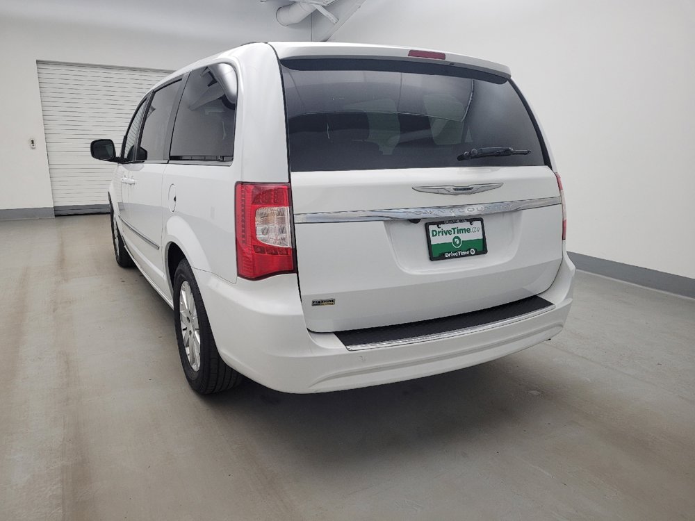 Used 2016 Chrysler Town & Country Touring FWD image 6
