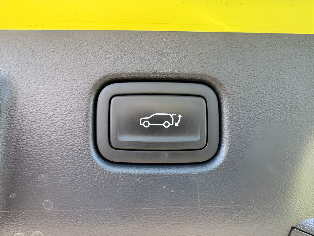 Certified 2024 Hyundai Kona Limited AWD/4WD image 11