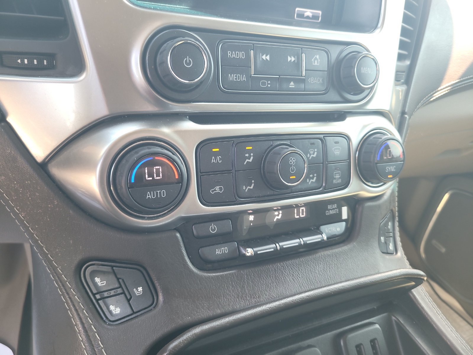 Used 2020 Chevrolet Suburban Premier AWD/4WD image 20