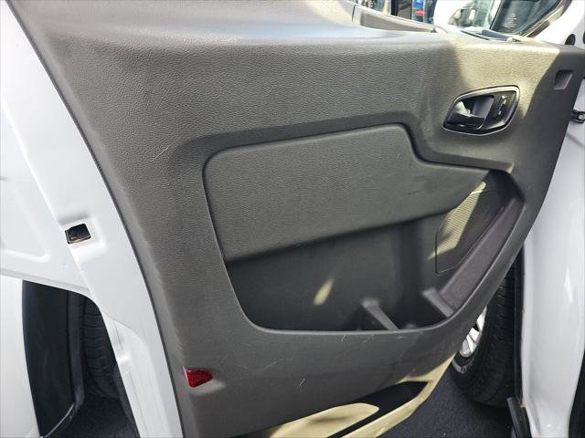 Used 2022 Ford E-Transit 148 High Roof Extended RWD image 18