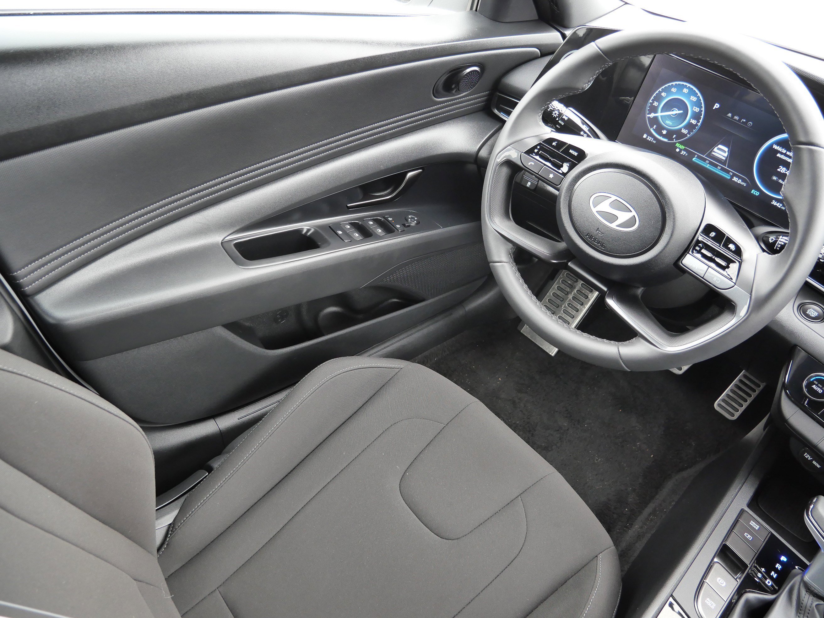 Used 2025 Hyundai Elantra SEL image 9