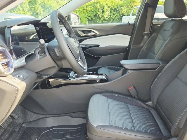 New 2026 Chevrolet Trax LT w/ Driver Confidence Package FWD image 8