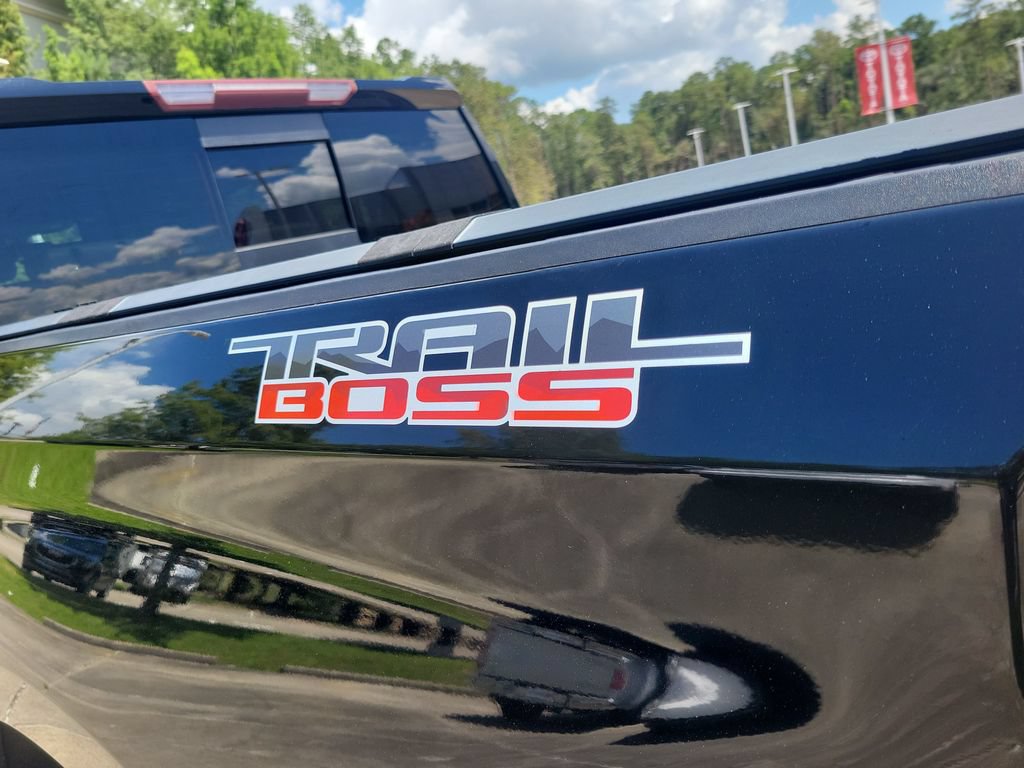 Used 2020 Chevrolet Silverado 1500 LT Trail Boss w/ Midnight Edition AWD/4WD image 11