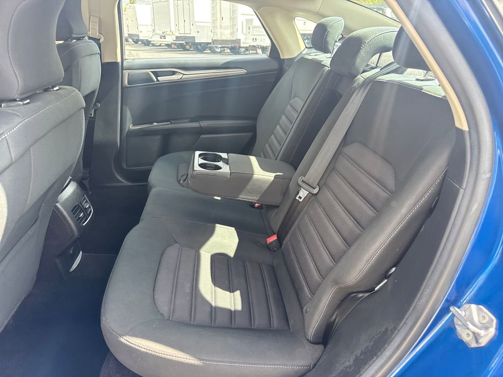 Used 2017 Ford Fusion SE w/ Fusion SE Technology Package FWD image 13