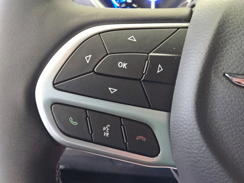 New 2025 Chrysler Pacifica Select FWD image 22