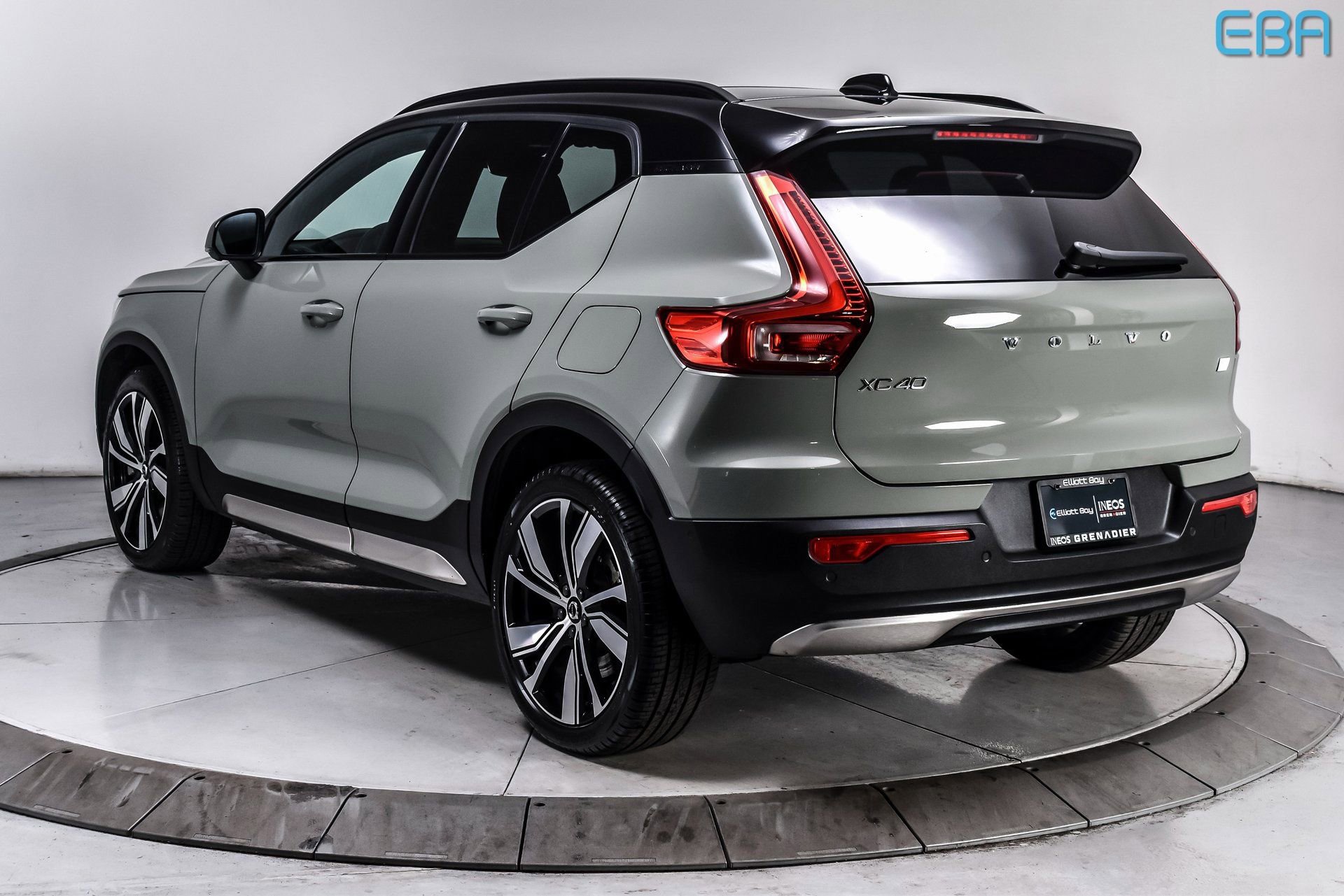 Used 2022 Volvo XC40 P8 Recharge Ultimate image 4
