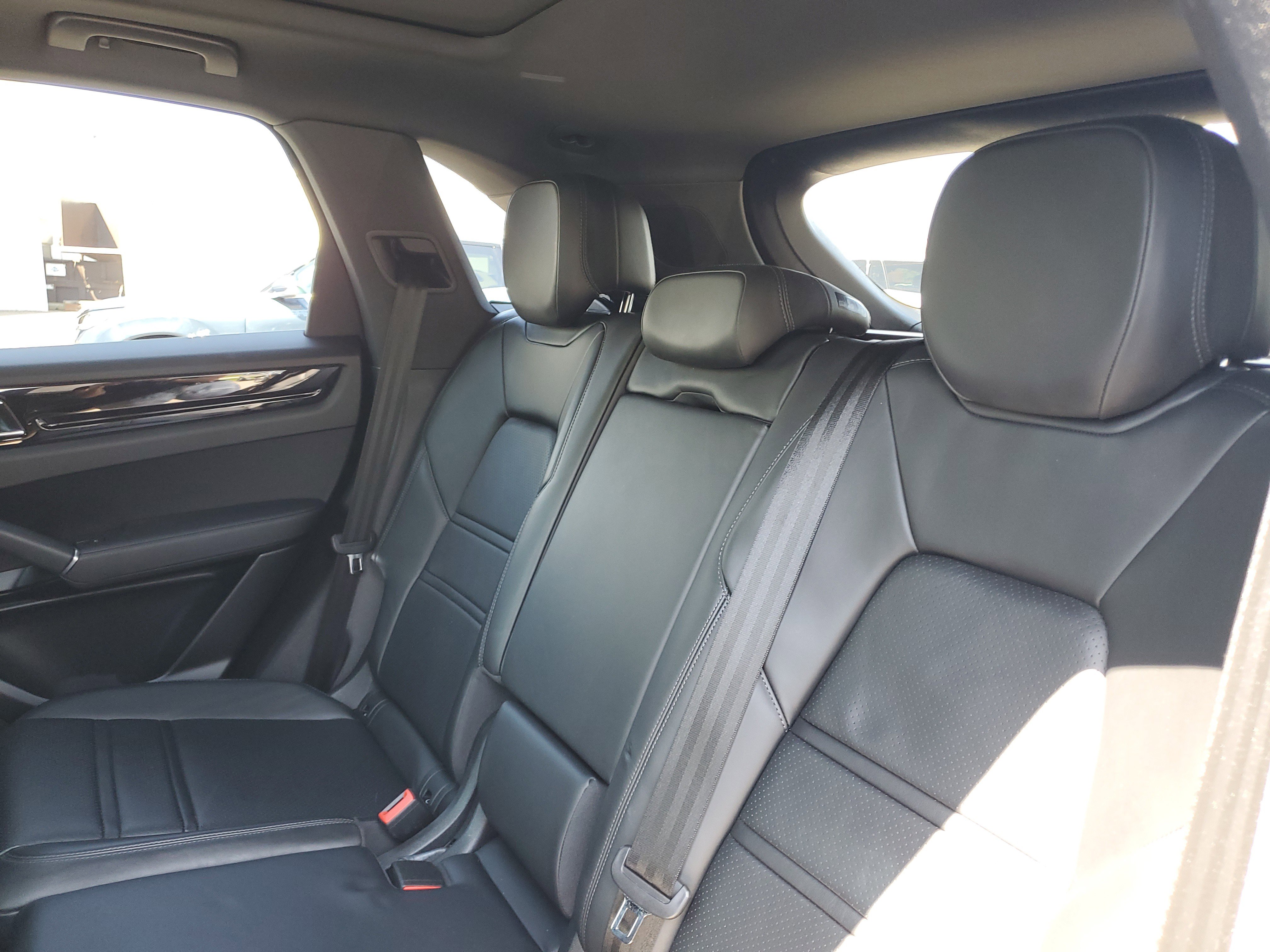 Used 2022 Porsche Cayenne AWD/4WD image 22