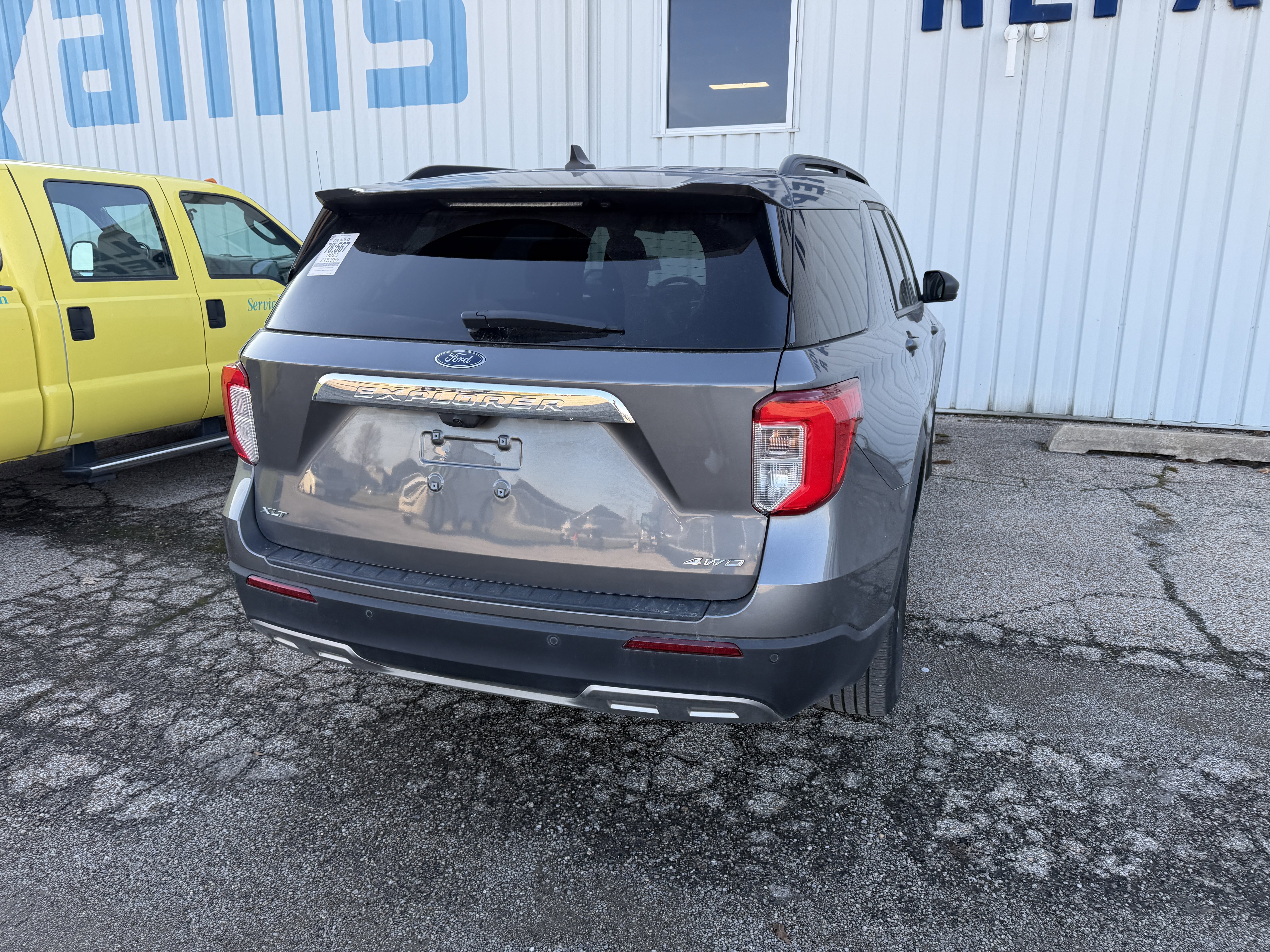 Used 2023 Ford Explorer XLT w/ Equipment Group 202A image 9