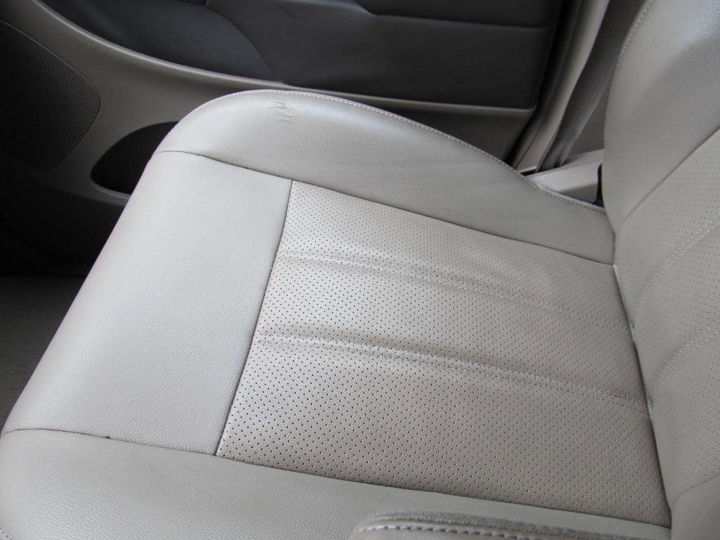 Used 2016 Chrysler Town & Country Touring-L image 68