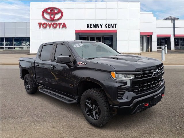 Used 2022 Chevrolet Silverado 1500 LT Trail Boss w/ LPO, Dark Essentials Package AWD/4WD image 1