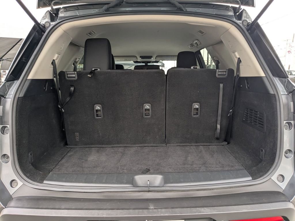 Used 2024 Nissan Pathfinder SV image 26