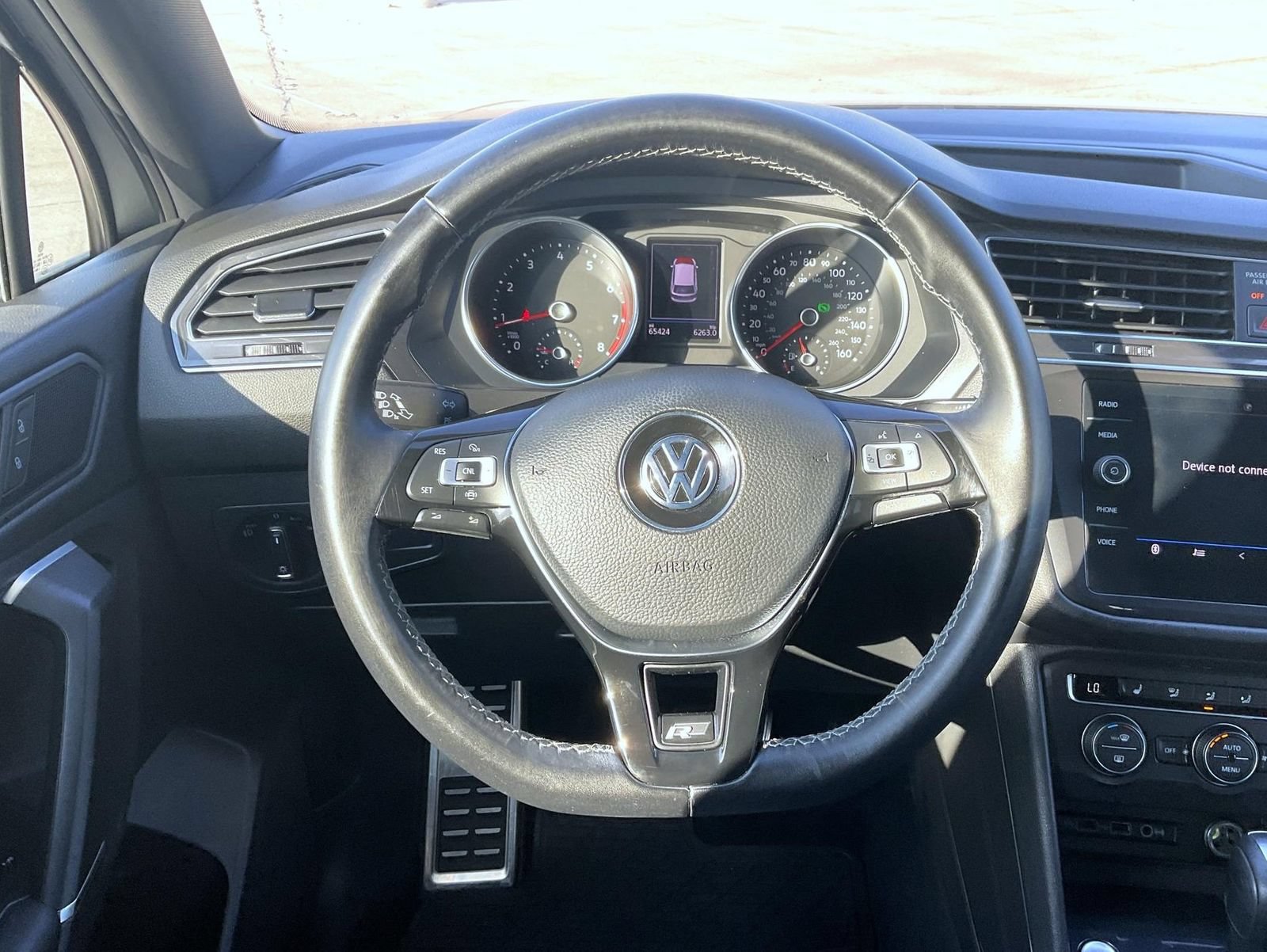 Used 2020 Volkswagen Tiguan SE R-Line FWD image 13