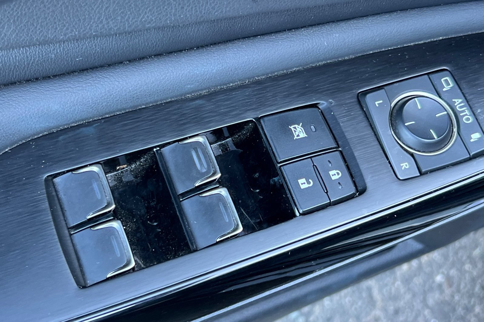 Used 2024 Lexus ES 350 F Sport w/ Accessory Package (Z2) FWD image 13