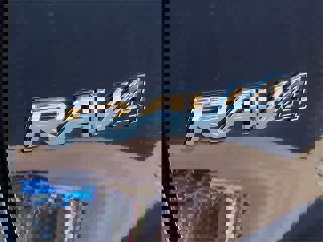 Used 2021 Toyota RAV4 XLE Premium image 13