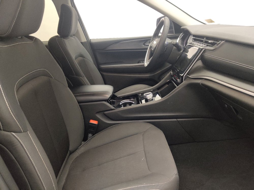 Used 2023 Jeep Grand Cherokee L Laredo RWD image 21