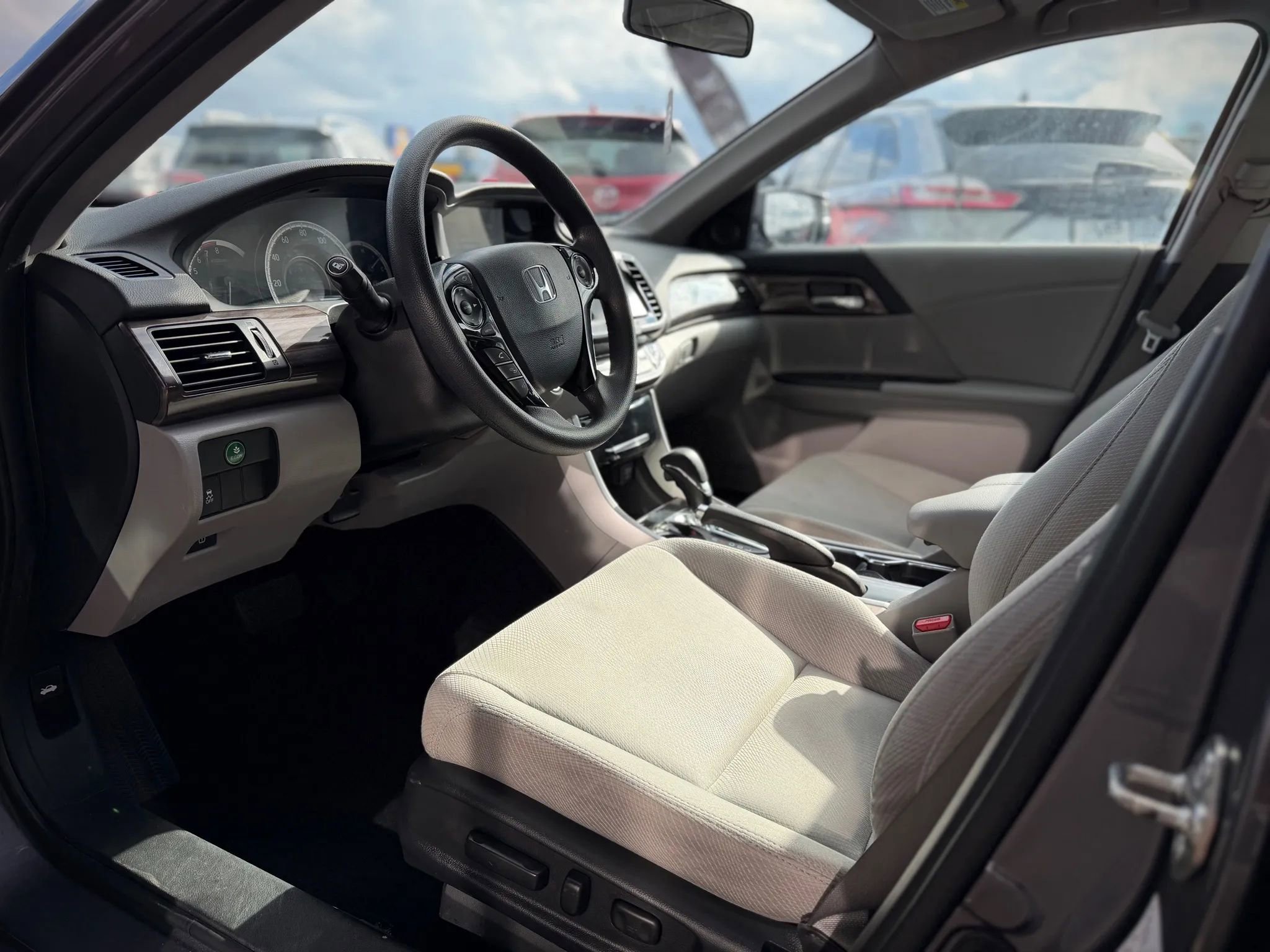 Used 2017 Honda Accord EX image 9