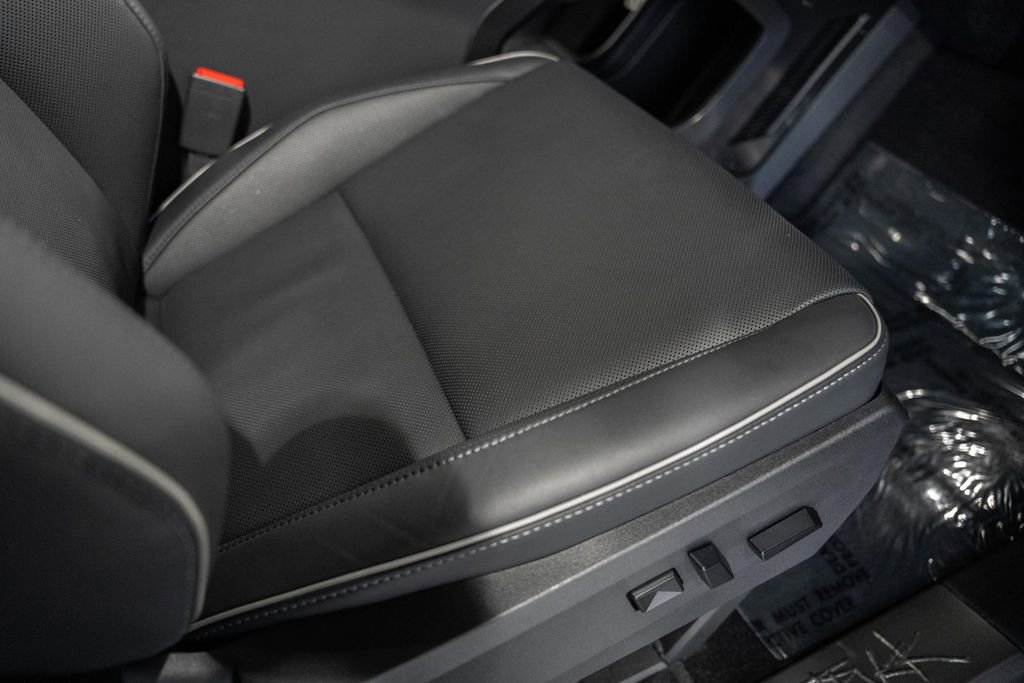 Used 2024 Tesla Cybertruck AWD Crew Cab image 39