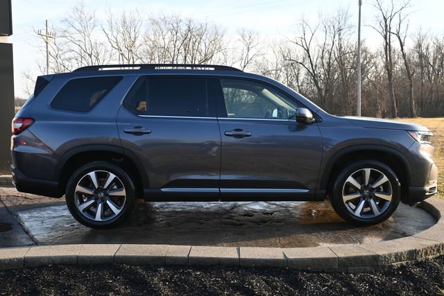 Used 2025 Honda Pilot Touring image 4