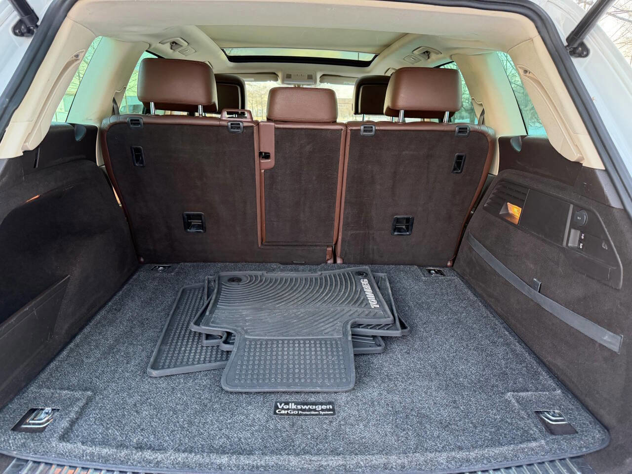 Used 2013 Volkswagen Touareg Sport image 25