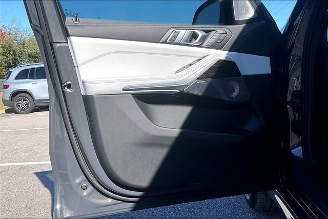 Used 2026 BMW X7 xDrive40i w/ Executive Package image 17