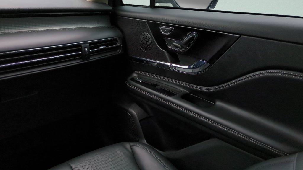 Used 2026 Lincoln Corsair Premiere FWD image 13