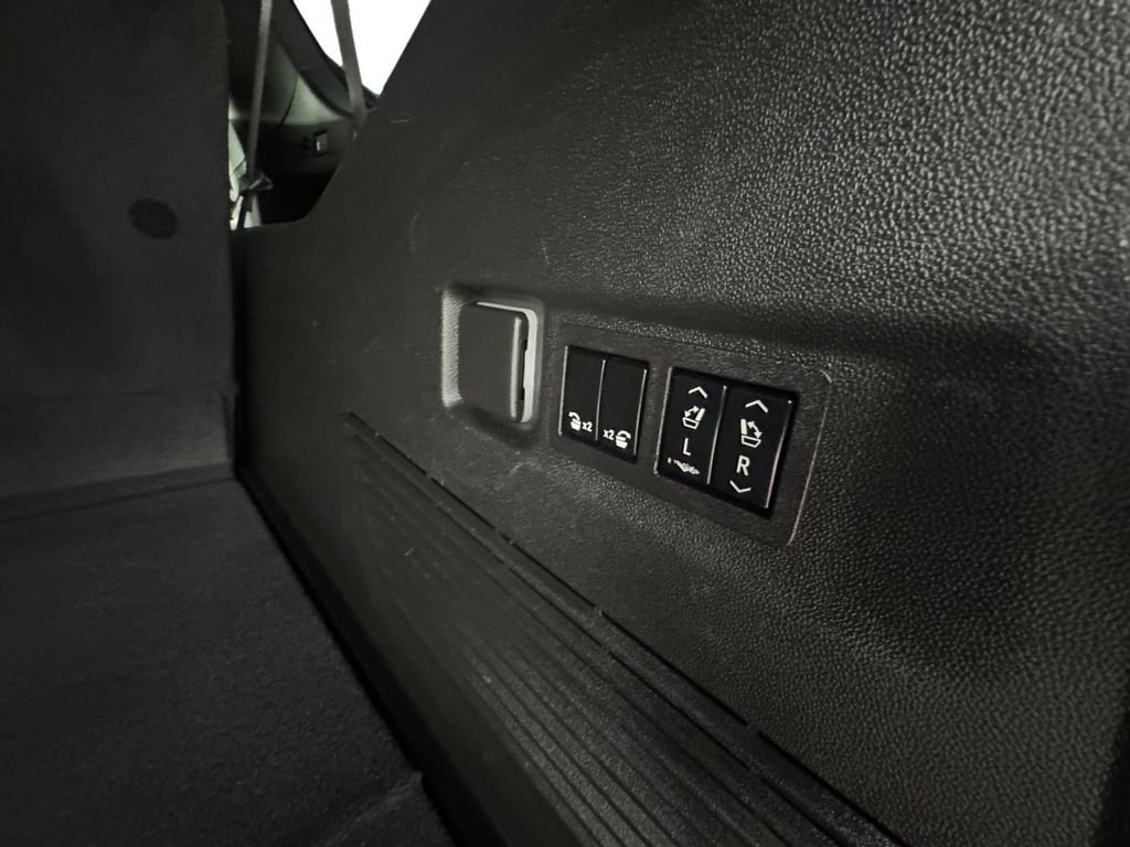 Used 2022 GMC Yukon XL Denali image 20