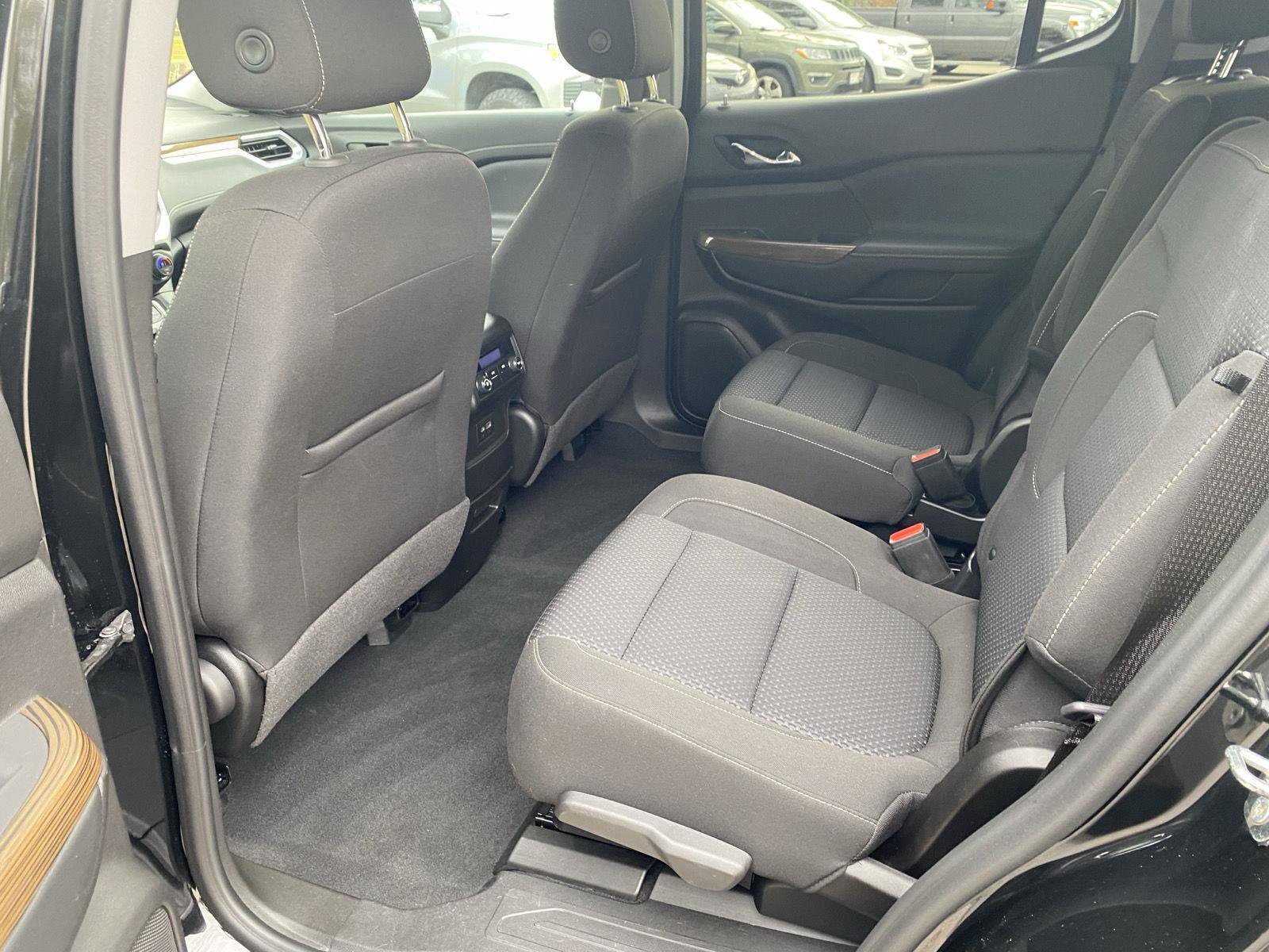 Used 2023 GMC Acadia SLE image 17