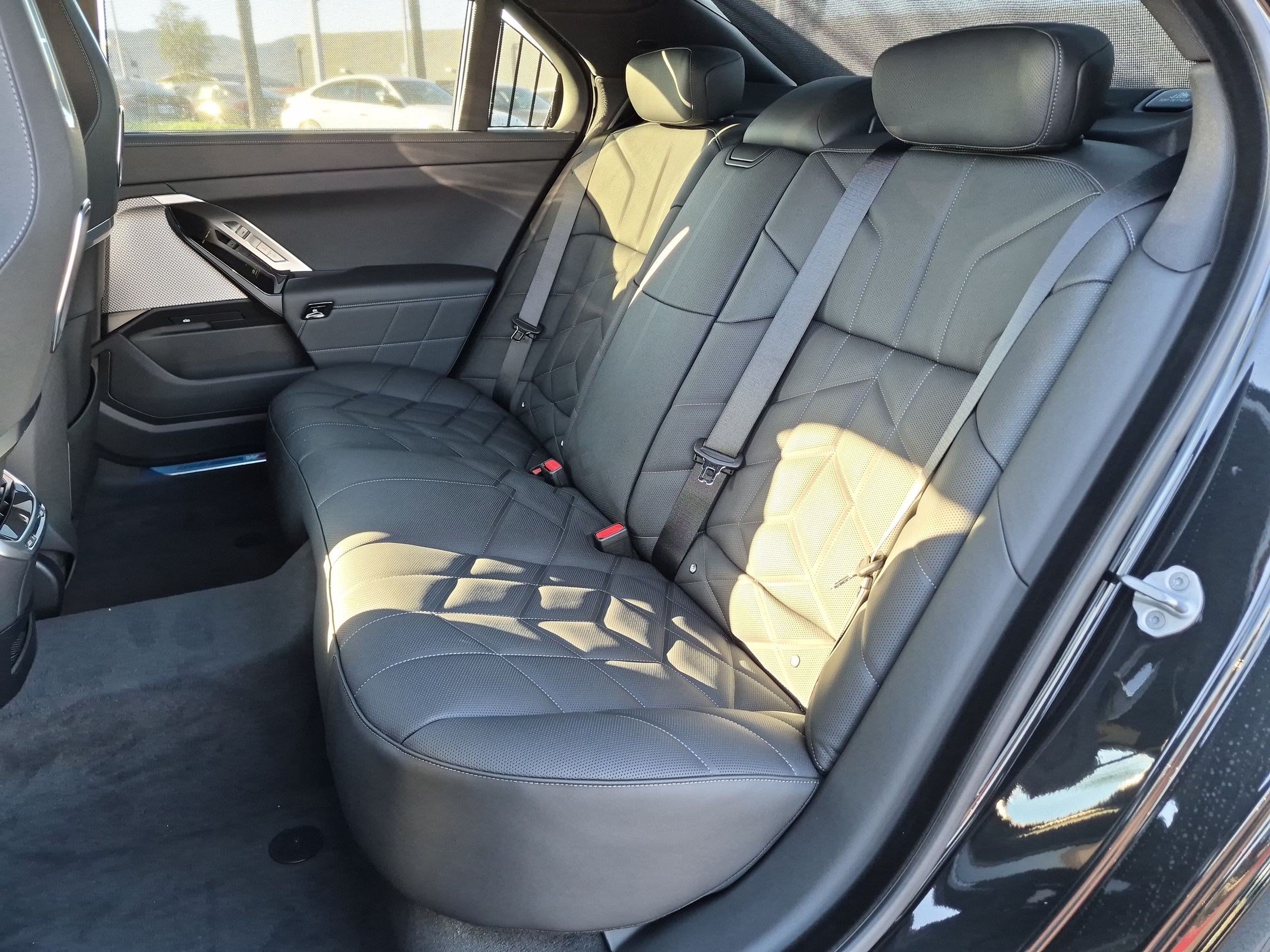 New 2026 BMW 750e xDrive w/ Premium Package AWD/4WD image 31
