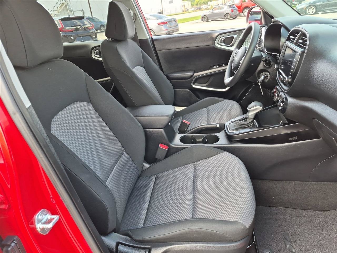 Used 2023 Kia Soul LX w/ LX Technology Package FWD image 32