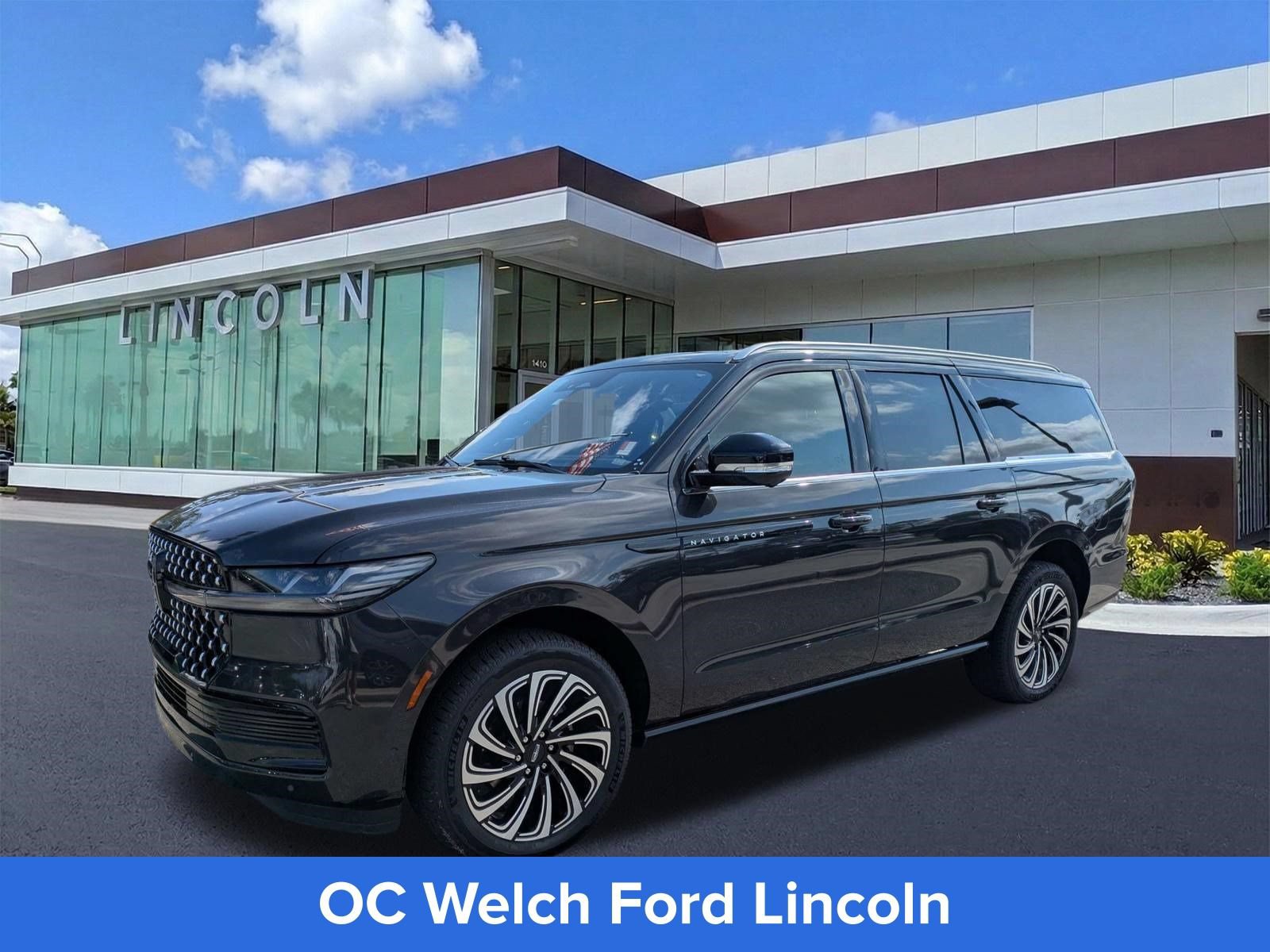Certified 2025 Lincoln Navigator L Black Label AWD/4WD image 5