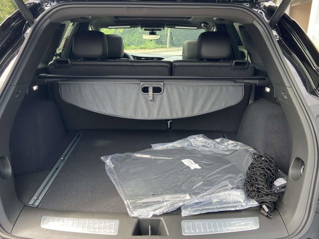 New 2026 Cadillac XT5 Sportv w/ LPO, Onyx Lite Package AWD/4WD image 10