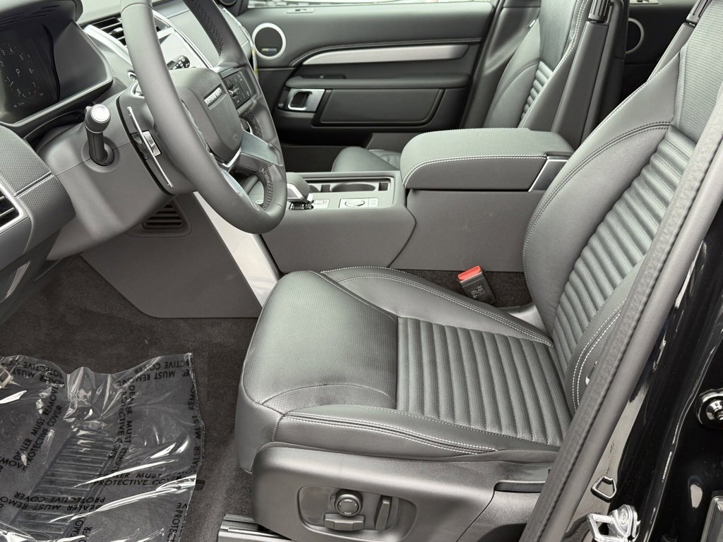 New 2025 Land Rover Discovery Dynamic SE image 10