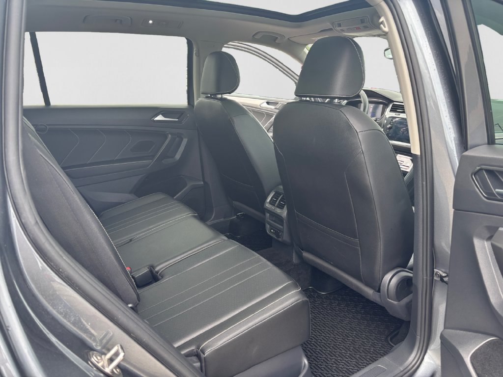 Used 2023 Volkswagen Tiguan SE AWD/4WD image 41