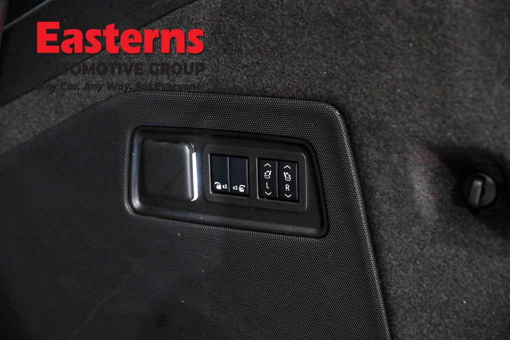 Used 2024 Cadillac Escalade Sport Platinum w/ LPO, ONYX Package image 27