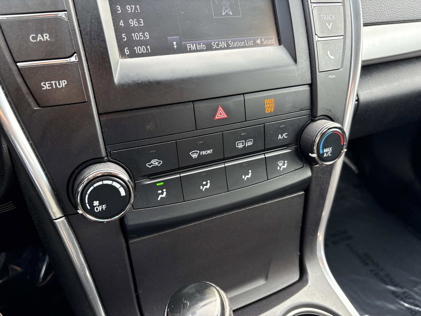 Used 2016 Toyota Camry SE image 23